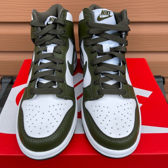 Nike dunk high cargo khaki size US 4Y (women’s 5.5) - Picture 2 of 3